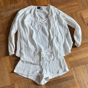 GAP White Women's Shorts Set